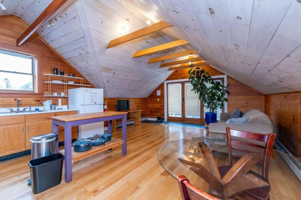 Bright And Cozy Treehouse Apartment Burlington Dış mekan fotoğraf