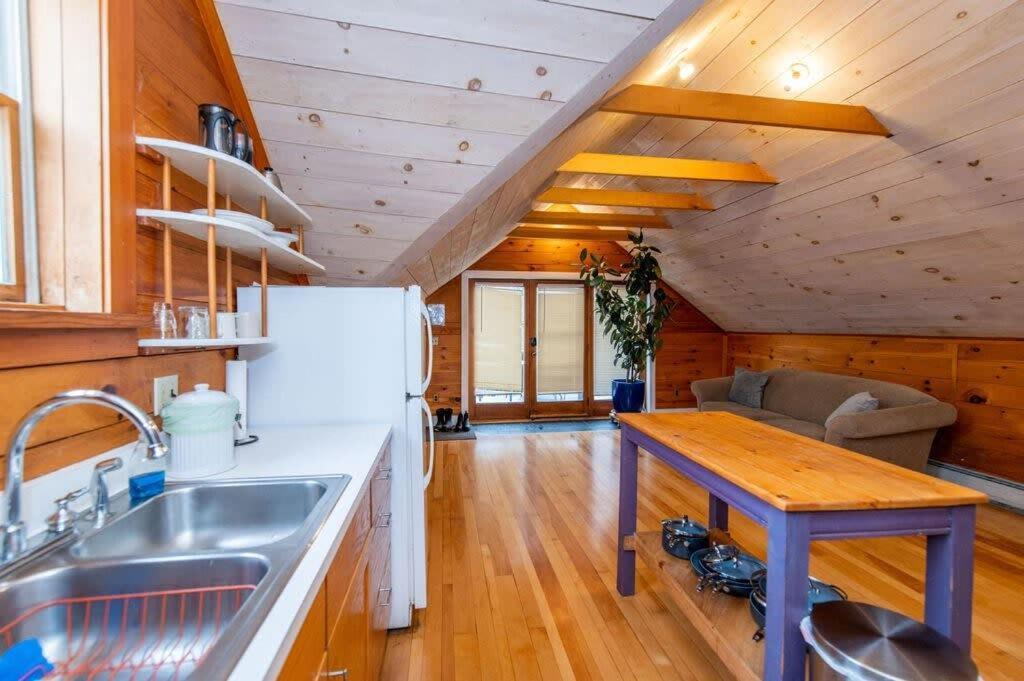 Bright And Cozy Treehouse Apartment Burlington Dış mekan fotoğraf