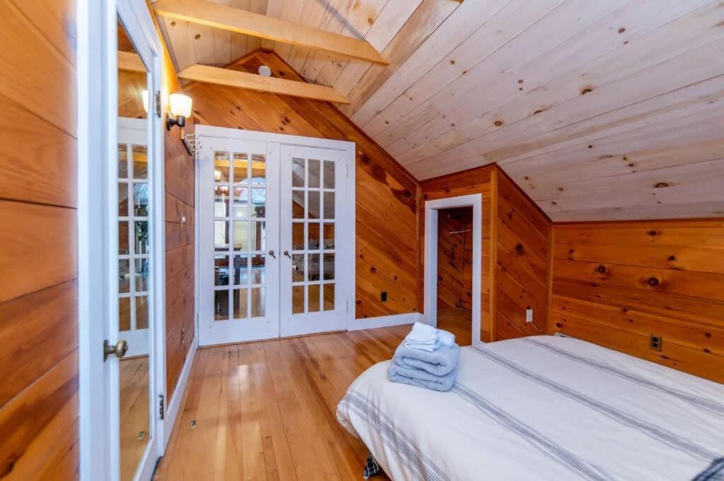 Bright And Cozy Treehouse Apartment Burlington Dış mekan fotoğraf
