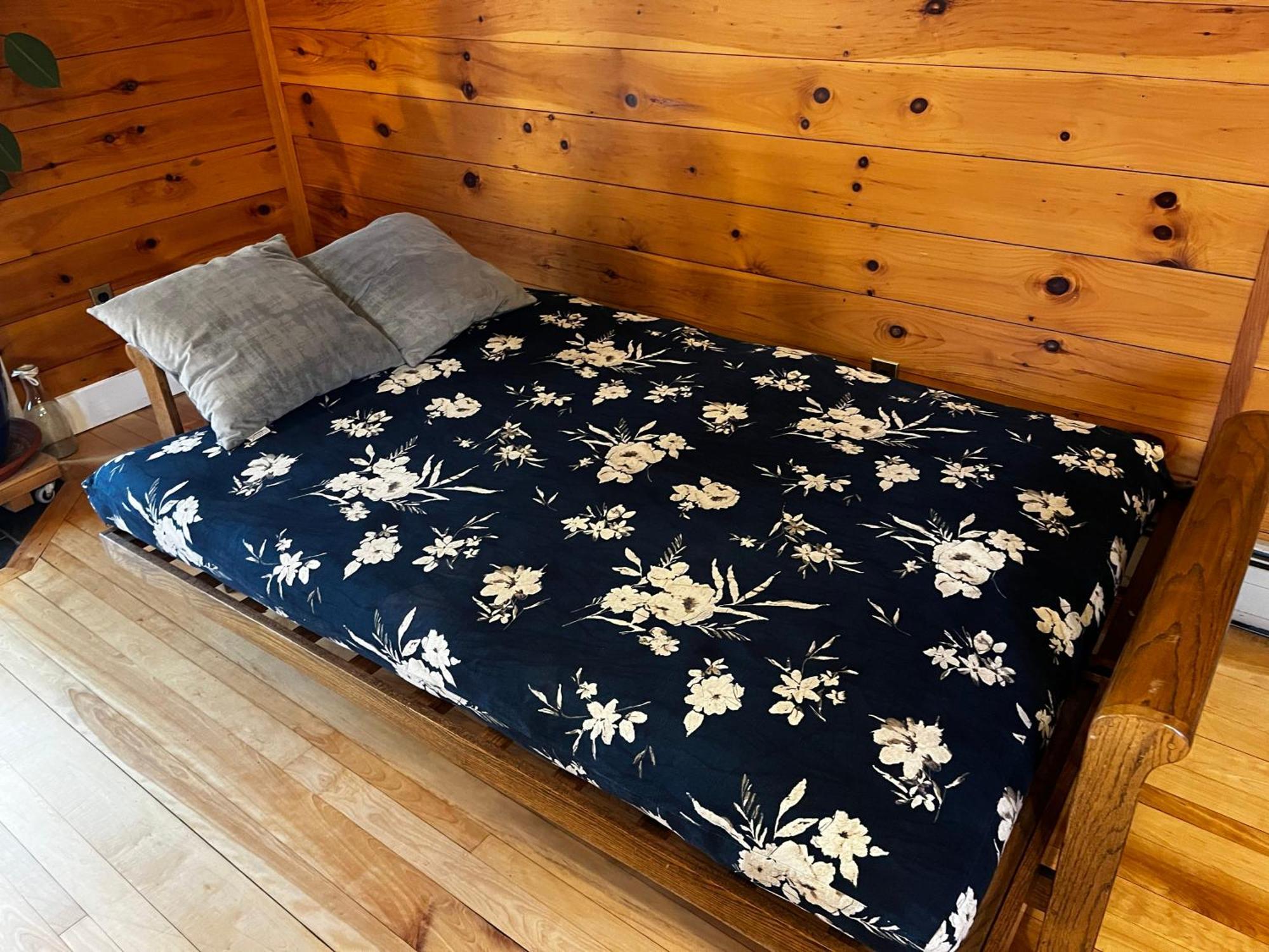 Bright And Cozy Treehouse Apartment Burlington Dış mekan fotoğraf